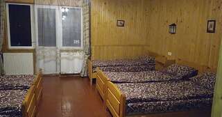 Гостевой дом Дім з видом на гори. Vizhenka Односпальная кровать в общем номере для женщин-2